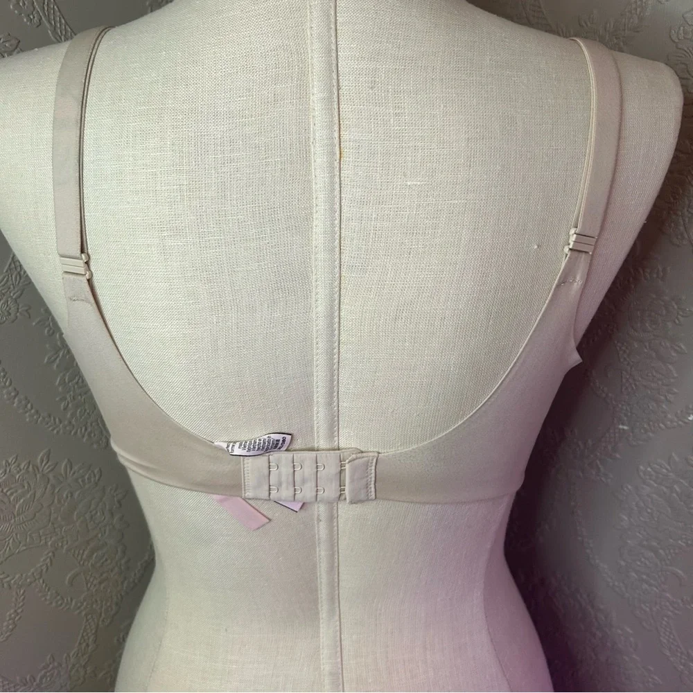 Seamless Nude Bra Victoria’s Secret perfect shape 36D no underwire